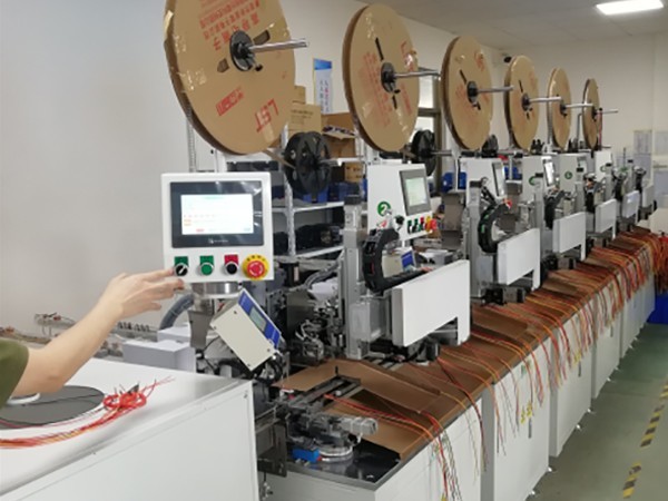 直出线全自动裁线打端插壳机（pitch4.2mm 10PIN-24PIN)